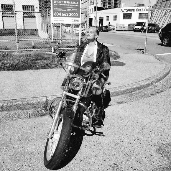 Meet your Posher, Constance - Picture 1 of 1